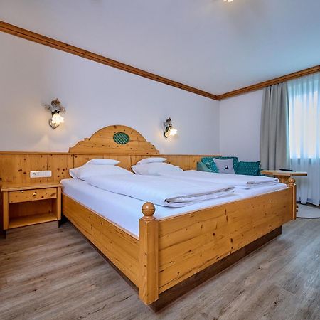Hotel Am See Neutraubling Oda fotoğraf