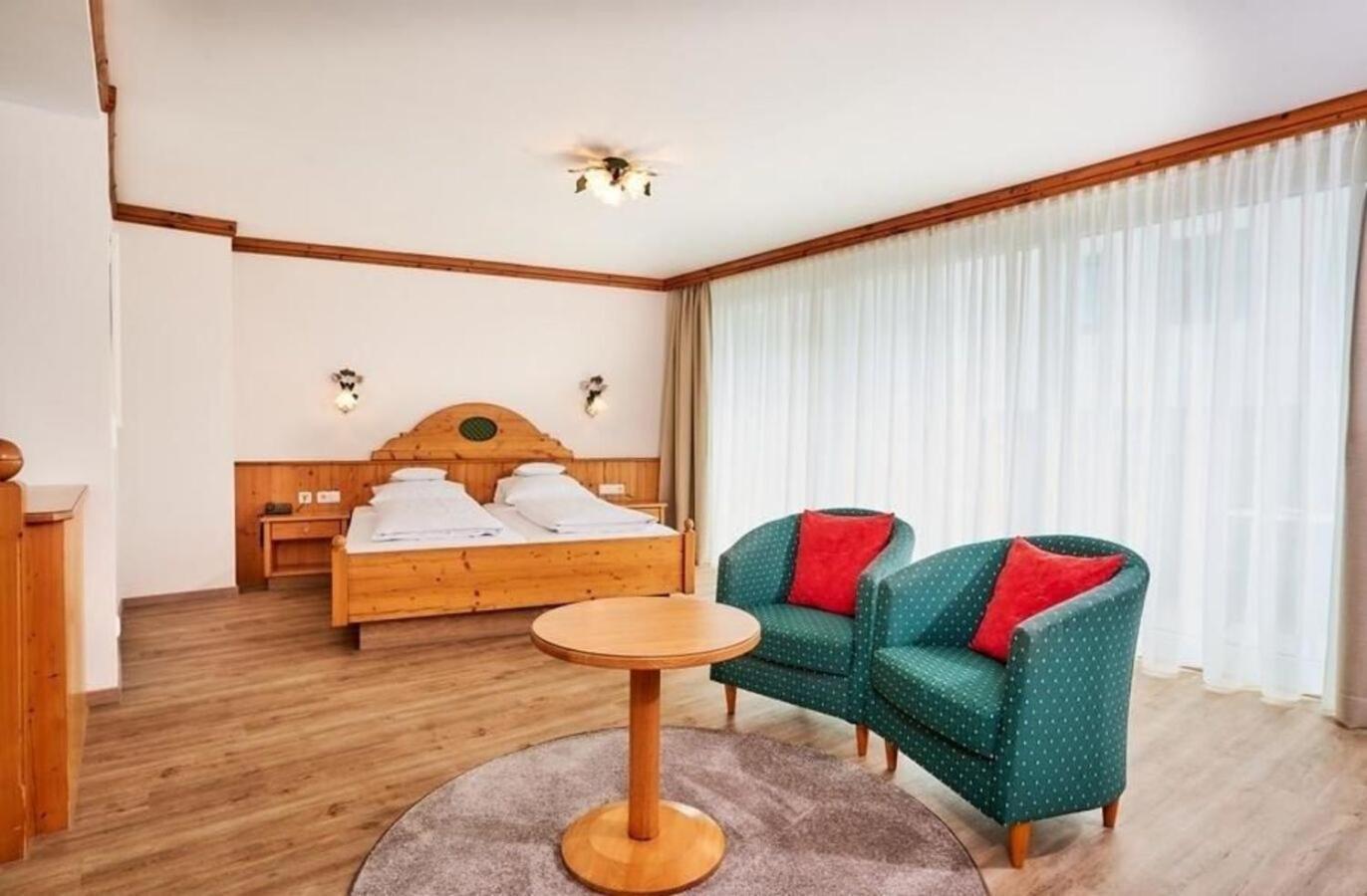 Hotel Am See Neutraubling Oda fotoğraf