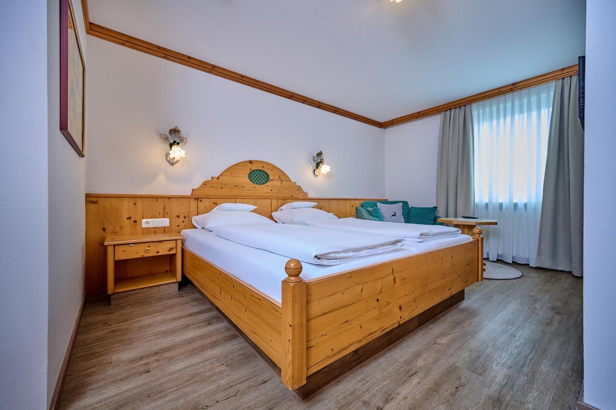 Hotel Am See Neutraubling Oda fotoğraf