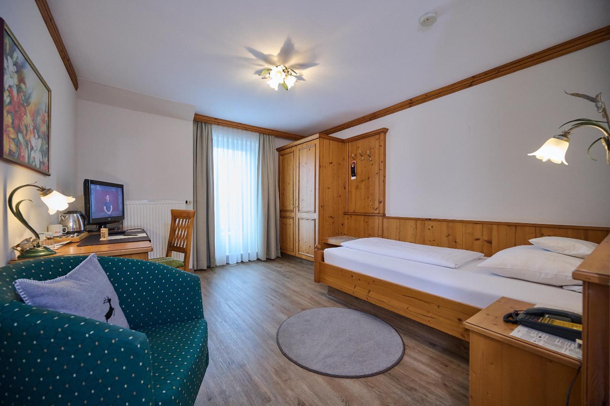 Hotel Am See Neutraubling Oda fotoğraf