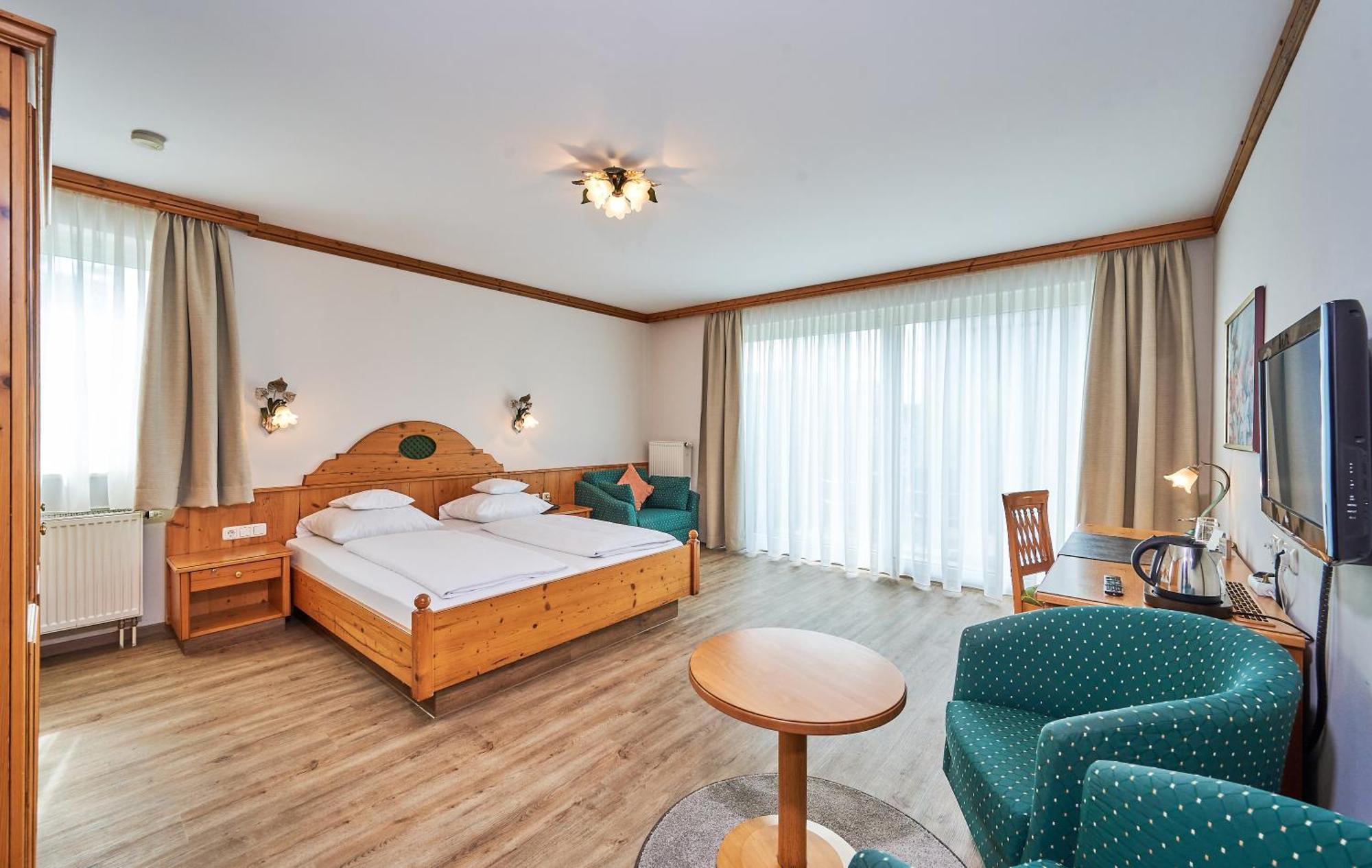 Hotel Am See Neutraubling Oda fotoğraf